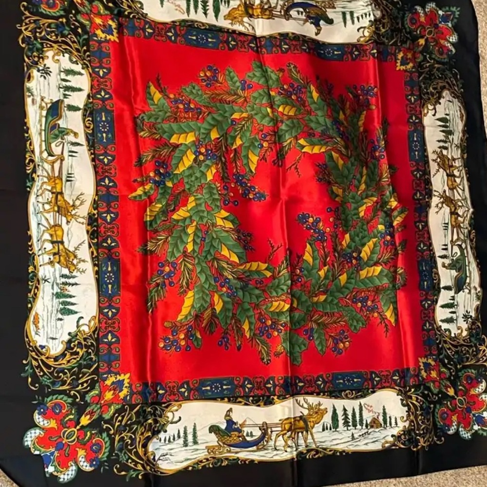 Avon vintage made in Italy Holiday Wreath Scarf - Red and Green
